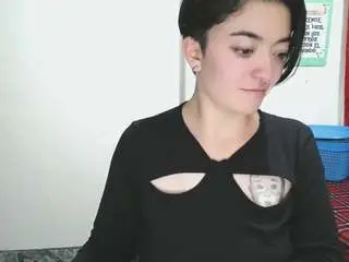 Cameliasaenz  live sex cam