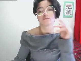Cameliasaenz  live sex cam