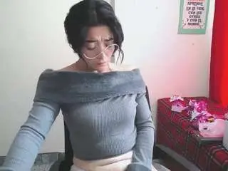 Cameliasaenz  live sex cam