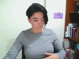 Cameliasaenz  live sex cam