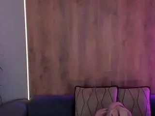 Corinnerusso  live sex cam
