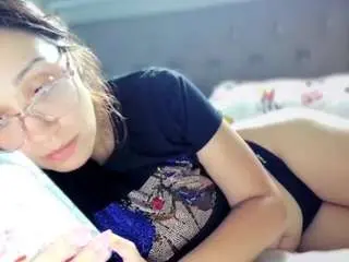 Hotpinkcheeto  live sex cam