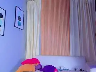 Blondielesly  live sex cam