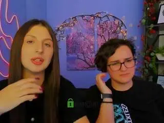 Moon-vixen  live sex cam
