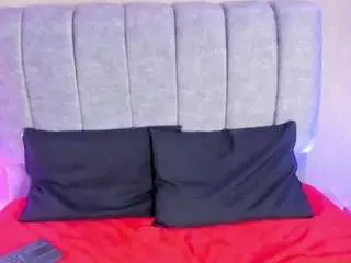 Yensy2614  live sex cam
