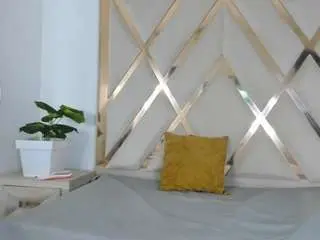 Angelkyraasm  live sex cam