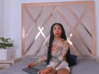 Angelkyraasm  live sex cam
