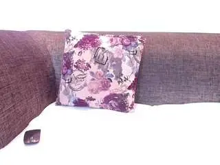 Bigbooty-mommy  live sex cam