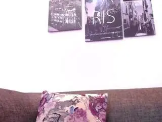 Bigbooty-mommy  live sex cam