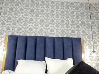 Bigbooty-mommy  live sex cam