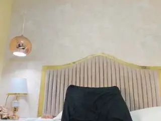 Bigbooty-mommy  live sex cam