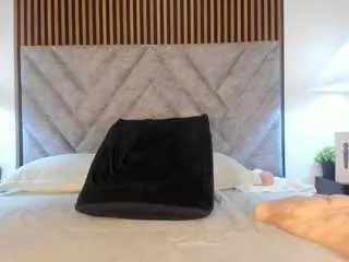 Bigbooty-mommy  live sex cam