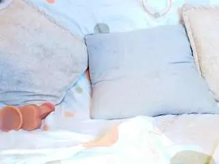 Jade-brunnette  live sex cam