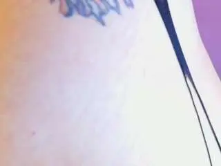Jade-brunnette  live sex cam