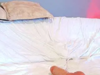 Jade-brunnette  live sex cam