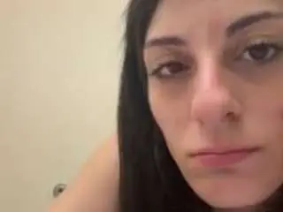 Beirutbhaddie  live sex cam