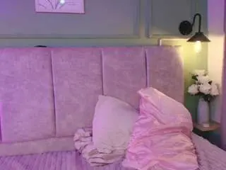 Debonyrose  live sex cam