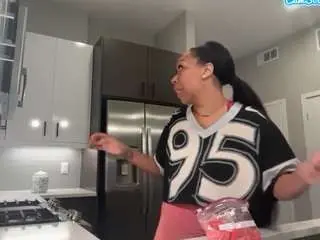 Missprettypocahontas  live sex cam