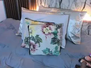 Paulineefox  live sex cam