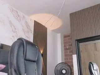 Tanishaluxxx  live sex cam