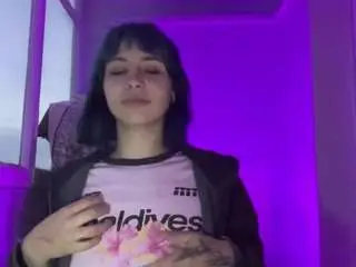 Jongjurasek  live sex cam
