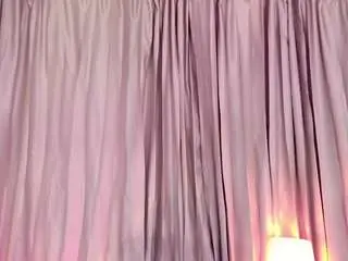 Candyy-bella  live sex cam