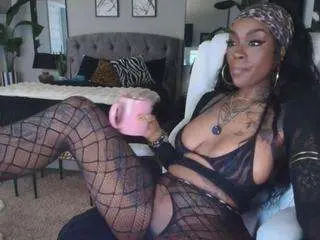 Iamtattedqueen  live sex cam