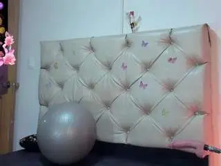 Violeetta-1  live sex cam
