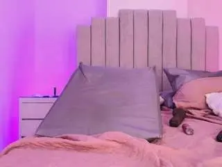 Sara-london  live sex cam