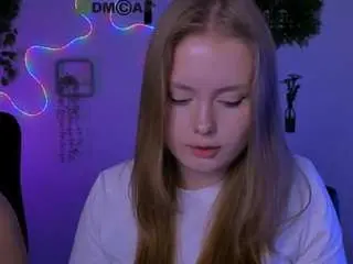 Helena-so-shyy  live sex cam