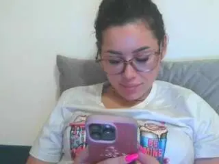 Prettyjulliette  live sex cam