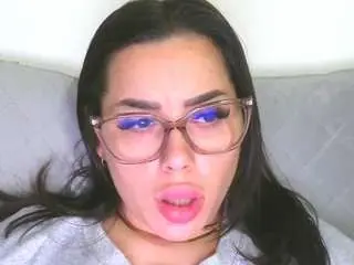 Prettyjulliette  live sex cam