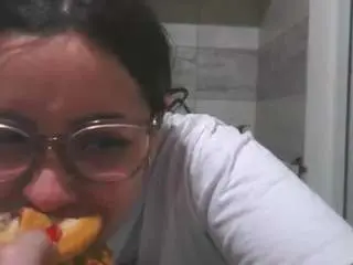 Prettyjulliette  live sex cam