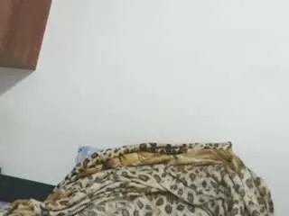 Prettyjulliette  live sex cam