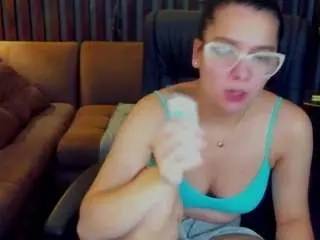 Liviasshy  live sex cam