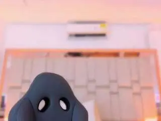 Roxanneshelby  live sex cam