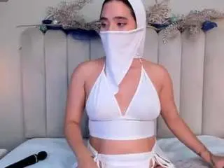 Melanie-hillz  live sex cam