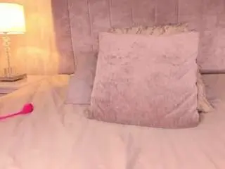 Melanie-hillz  live sex cam