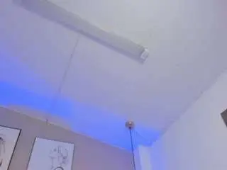 Melanie-hillz  live sex cam