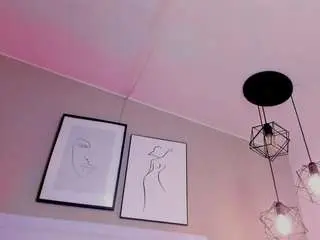 Melanie-hillz  live sex cam