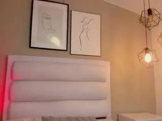 Melanie-hillz  live sex cam