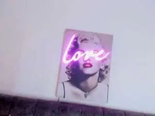 Nahia-baker  live sex cam