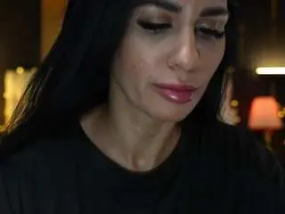 Raniasnow  live sex cam