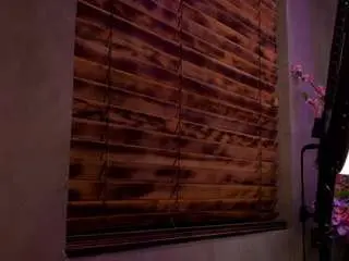 Lara-curly  live sex cam
