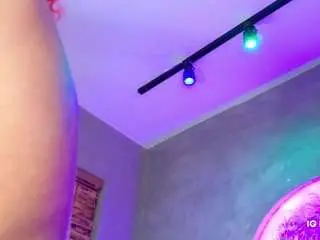 Lara-curly  live sex cam