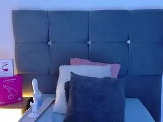 Mia-makleynn  live sex cam