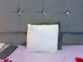 Mia-makleynn  live sex cam