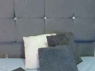 Mia-makleynn  live sex cam