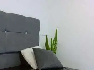 Mia-makleynn  live sex cam