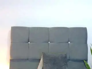 Mia-makleynn  live sex cam